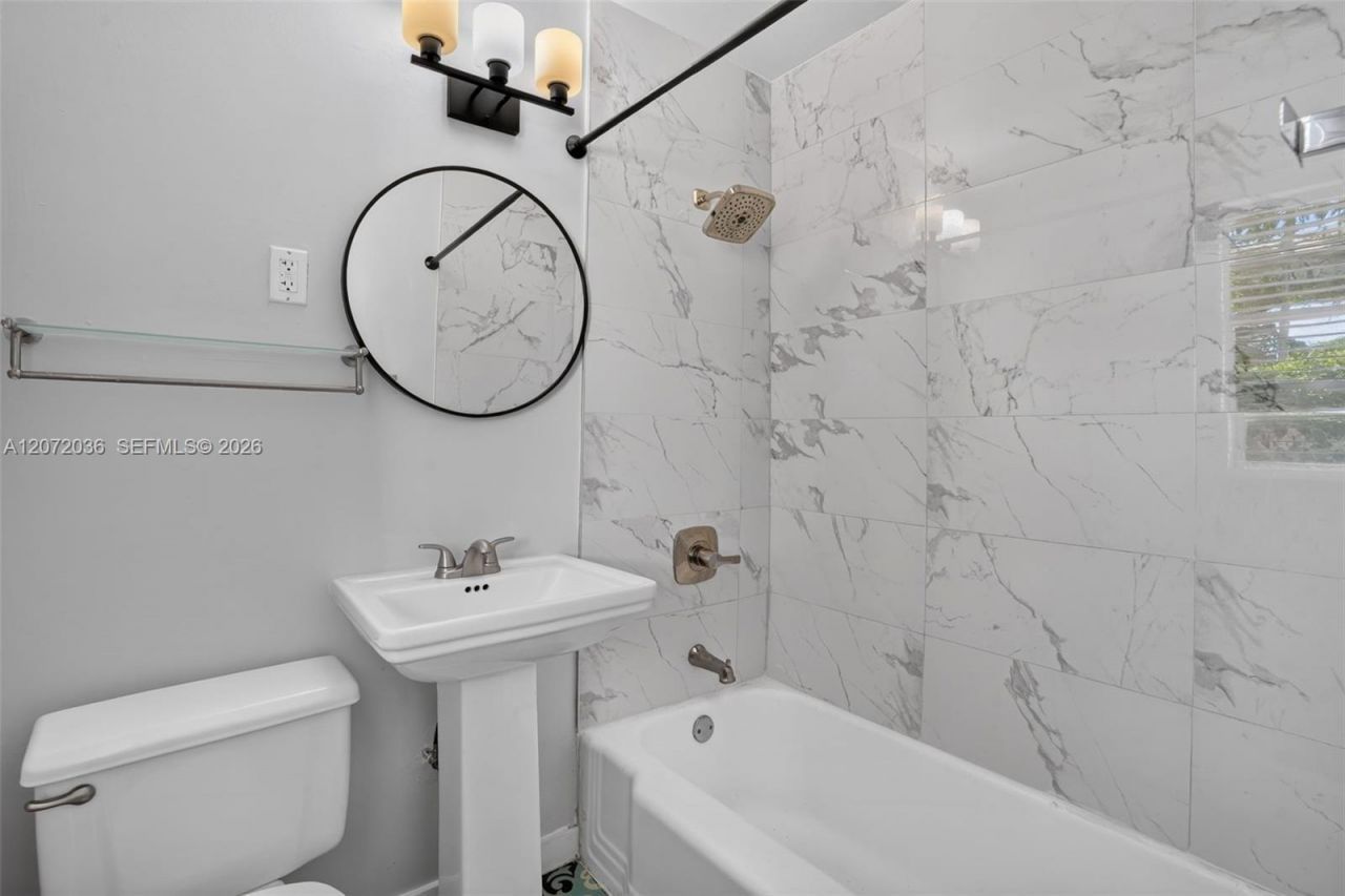 3375 SW 29th Ter , Unit B, Miami, FL 33133 Photo