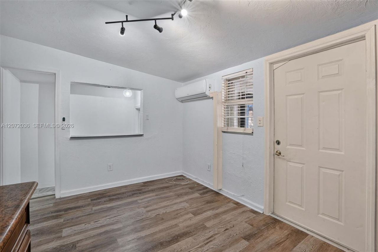 3375 SW 29th Ter , Unit B, Miami, FL 33133 Photo