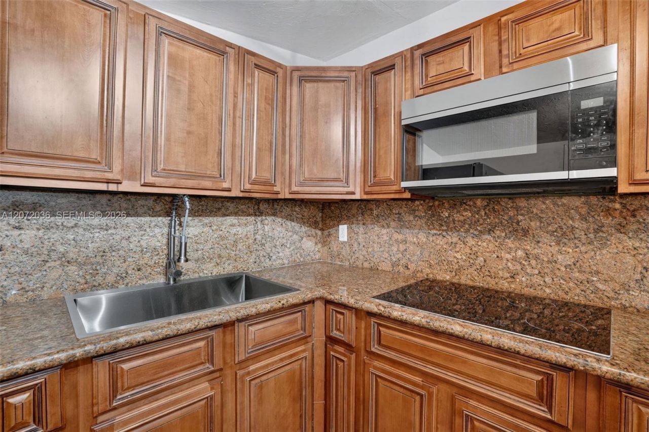 3375 SW 29th Ter , Unit B, Miami, FL 33133 Photo
