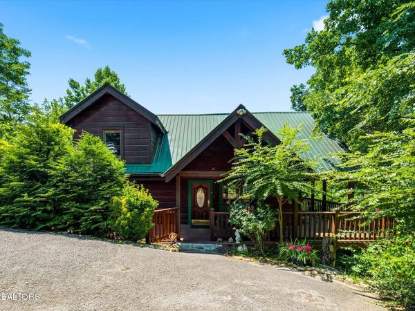 2606 Tree Tops Way, Pigeon Forge, TN 37863