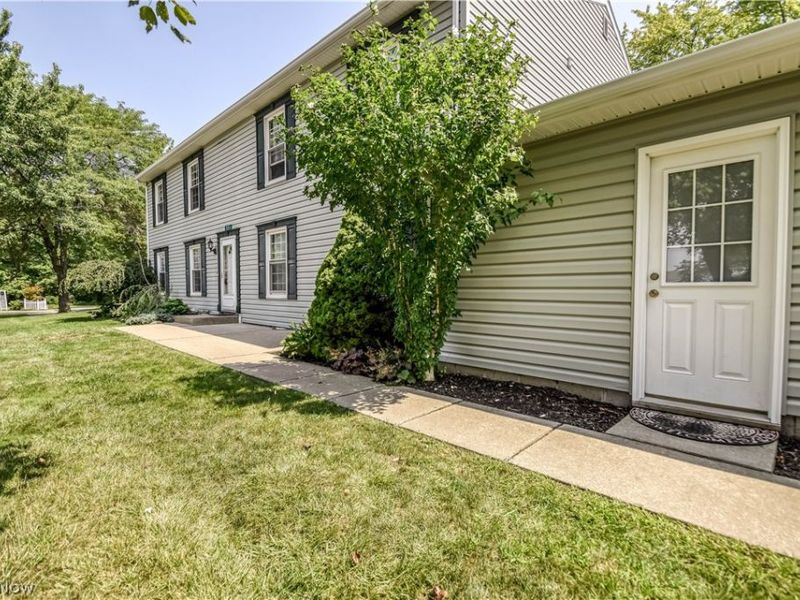 551 Heritage Square , Unit 301, Jefferson, OH 44047 Photo 4