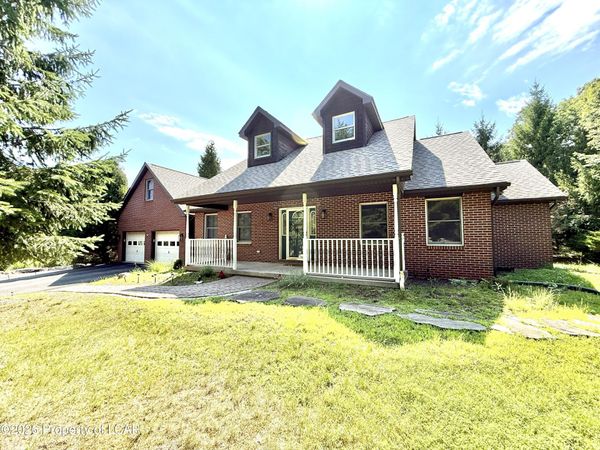 9 N Fairways Circle, Hazleton, PA 18202