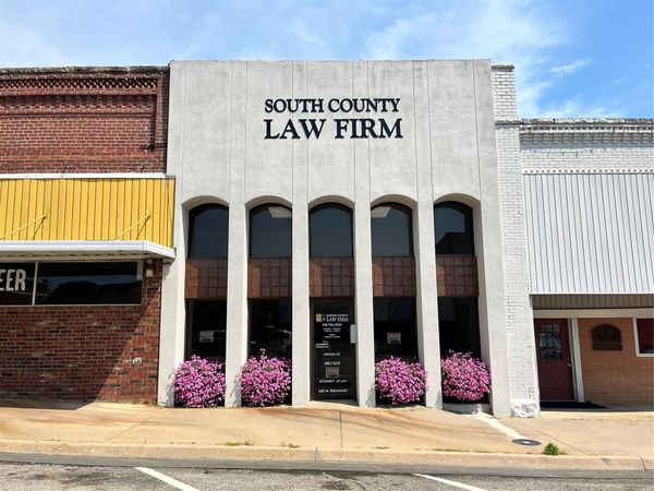 320 W Broadway , Okemah, OK 74859