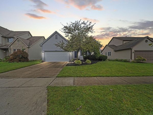 5924 Heritage Farms Drive , Hilliard, OH 43026