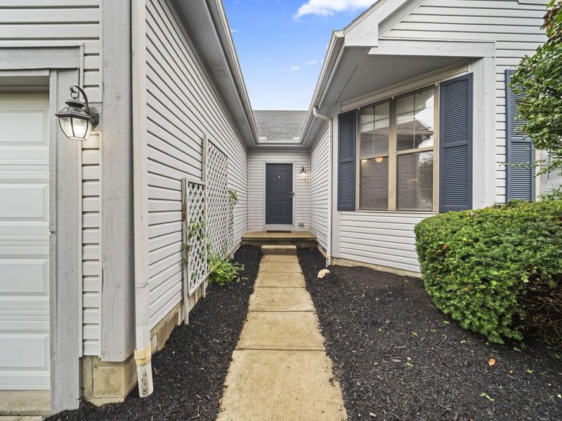 5924 Heritage Farms Drive , Hilliard, OH 43026 Photo 4