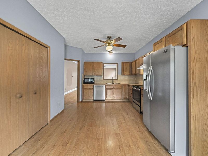 5924 Heritage Farms Drive , Hilliard, OH 43026 Photo 9
