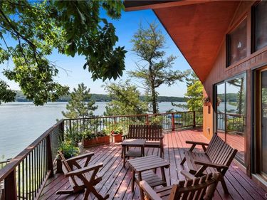 423 Wide Waters Lane, Auburn, NY 13021