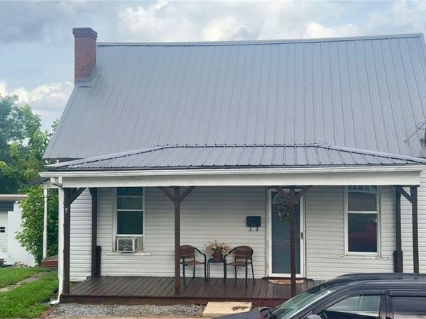 201 Washington Street , Barnesville, OH 43713