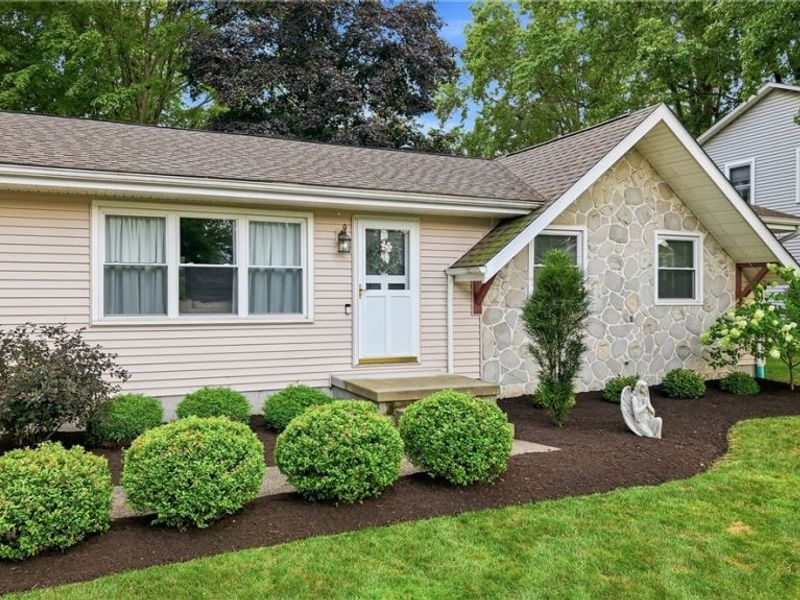 6955 Colleen Drive, Youngstown, OH 44512 Photo 2