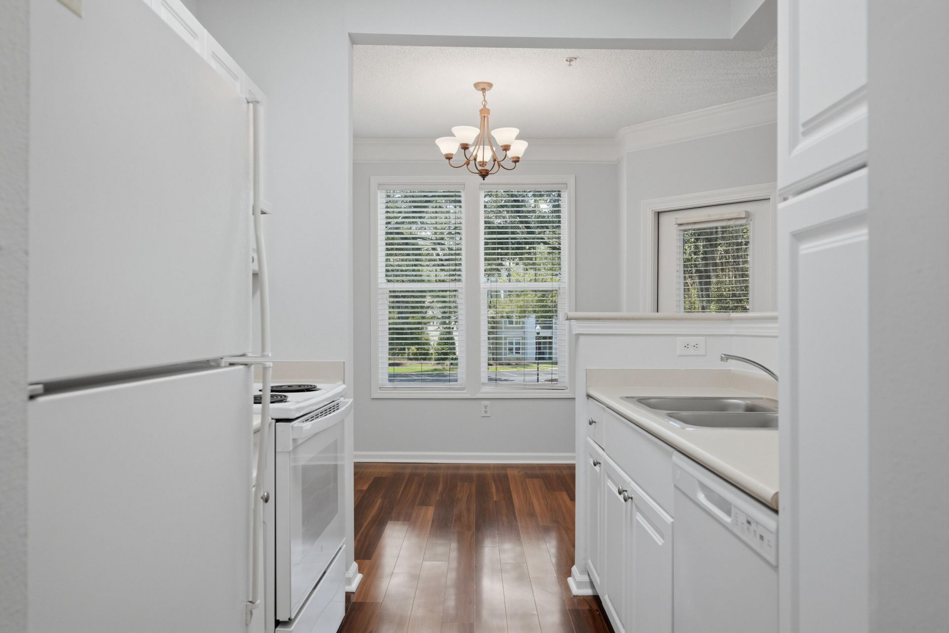 1721 Chatelain Way Photo 12