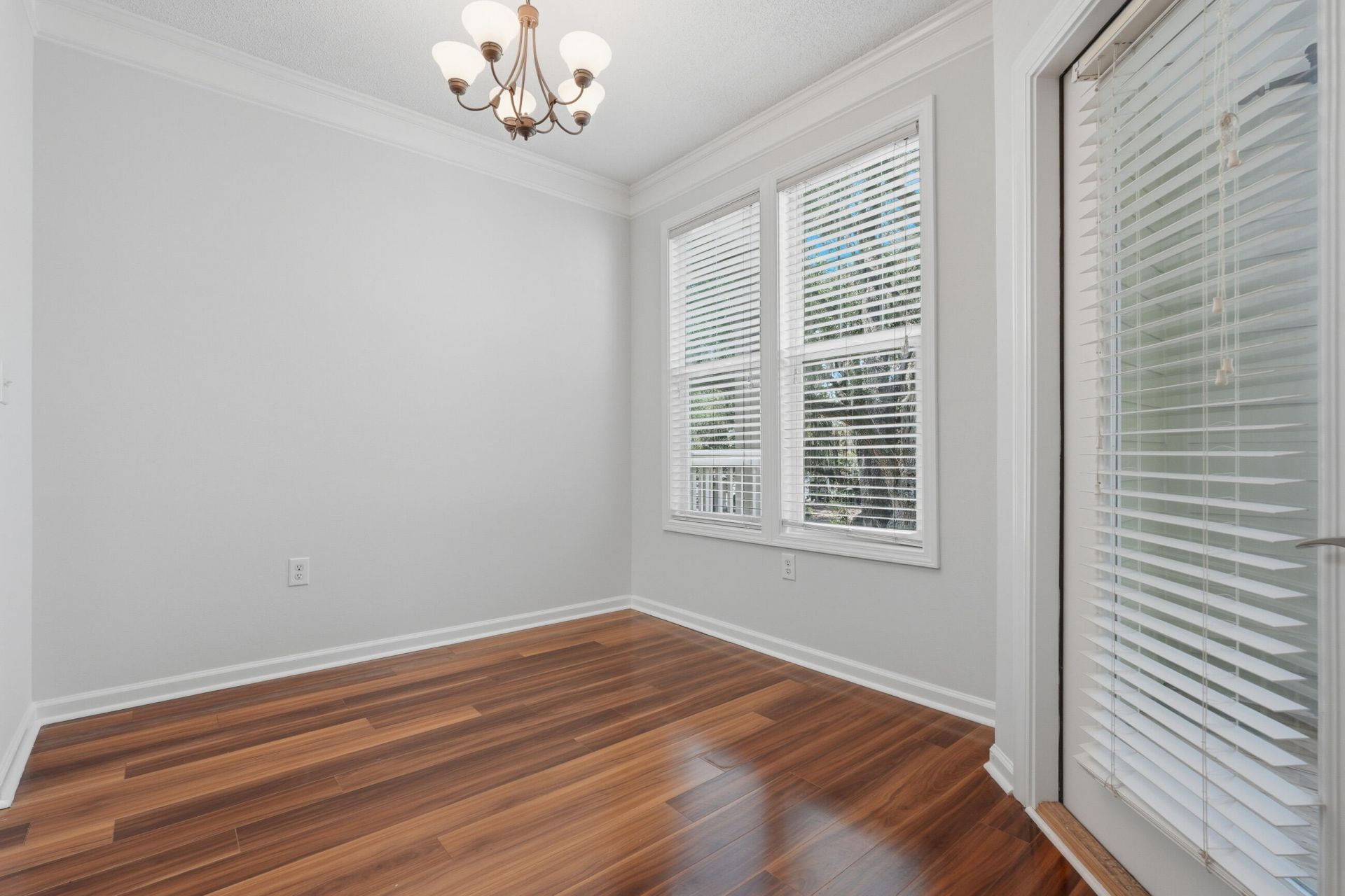 1721 Chatelain Way Photo 8