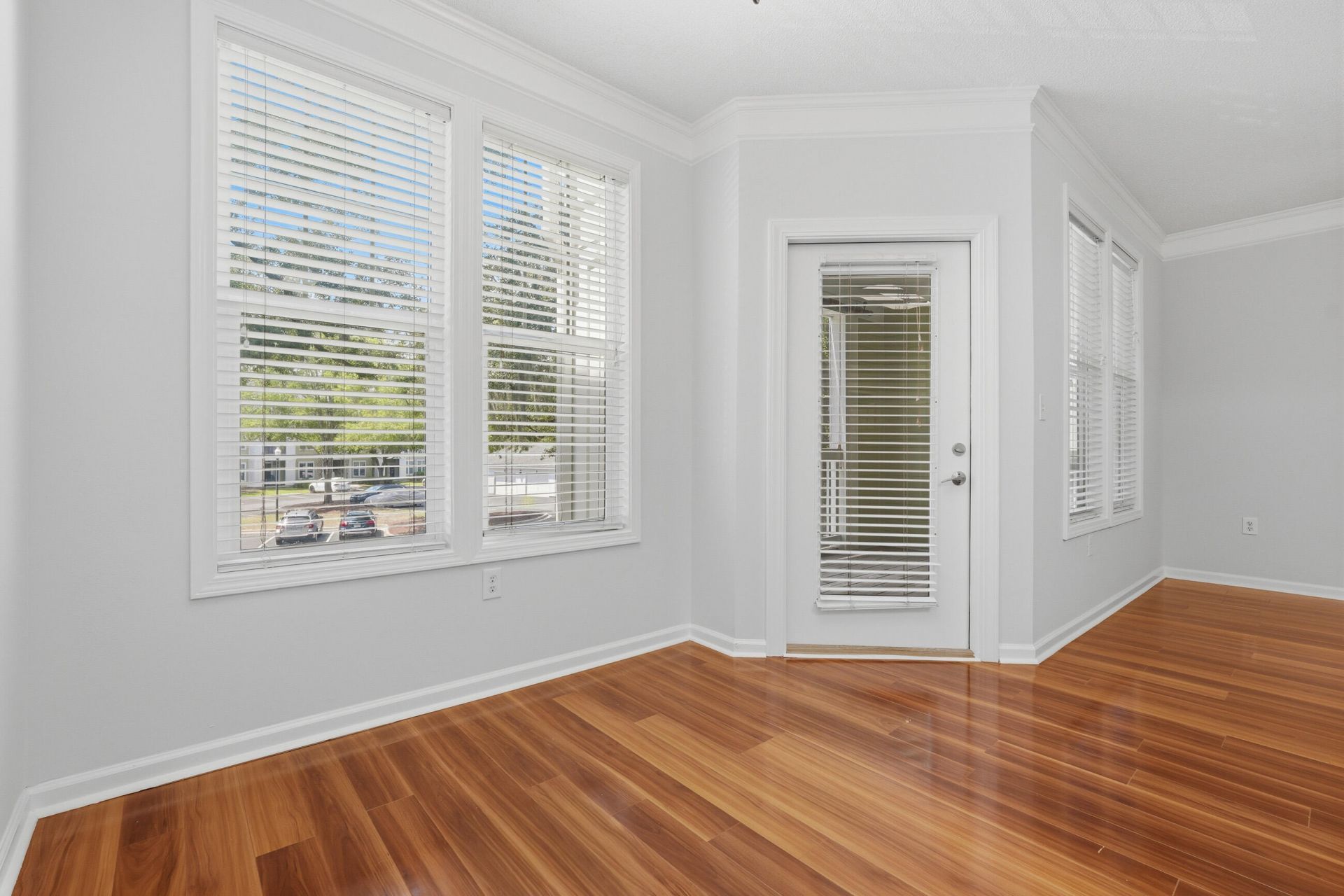 1721 Chatelain Way Photo 9