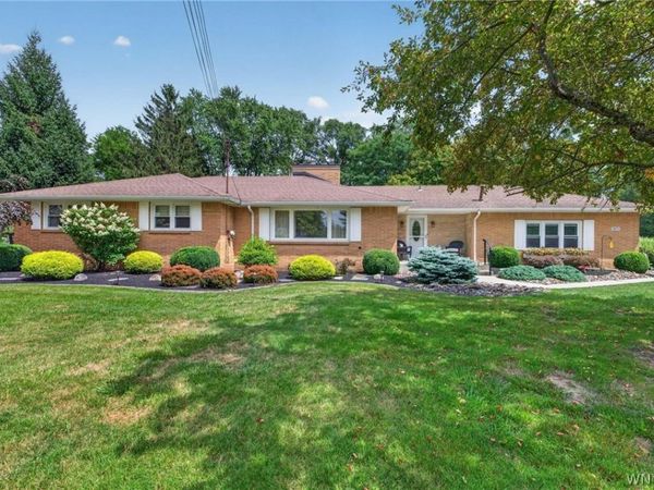 5875 Creekview Drive, Clarence Center, NY 14032
