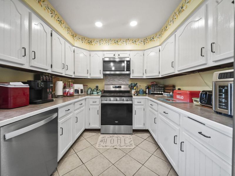 330 Hessenauer Drive , Galion, OH 44833 Photo 3