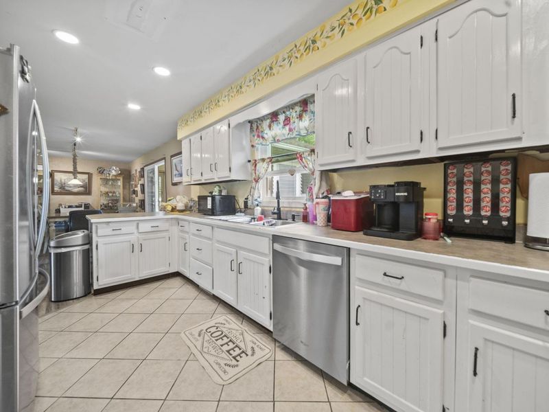 330 Hessenauer Drive , Galion, OH 44833 Photo 4