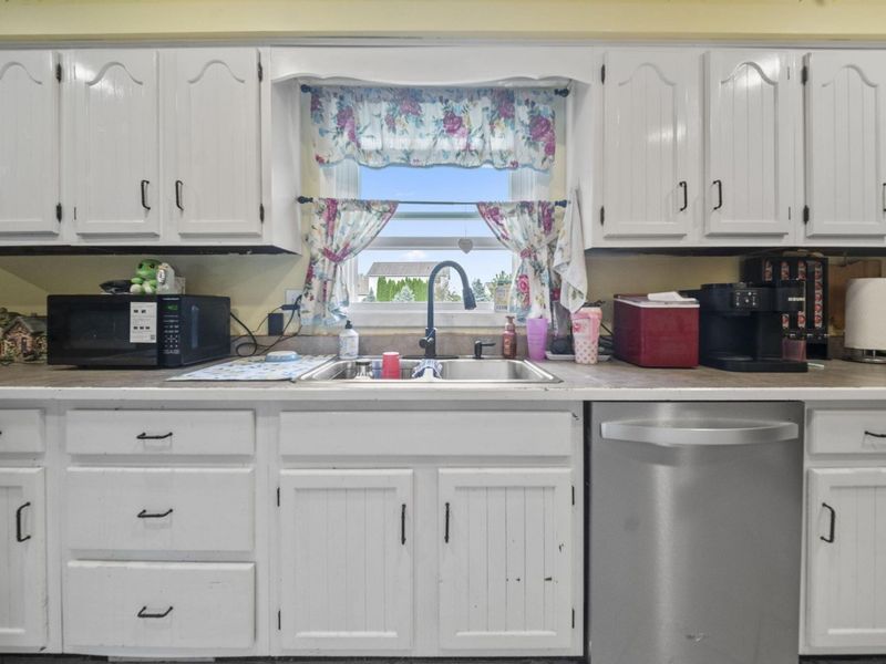 330 Hessenauer Drive , Galion, OH 44833 Photo 6