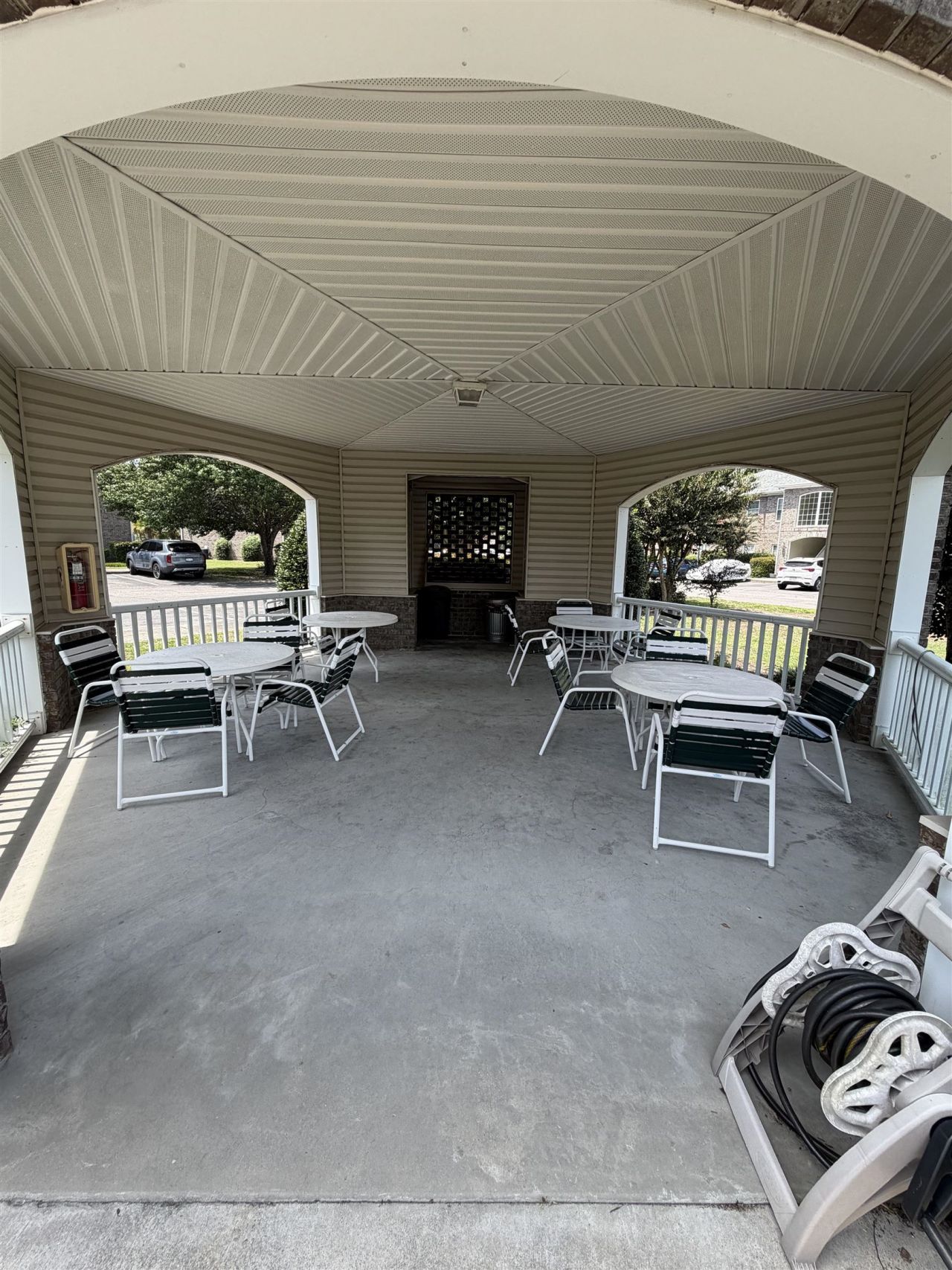 300 Willow Green Dr. Photo 27