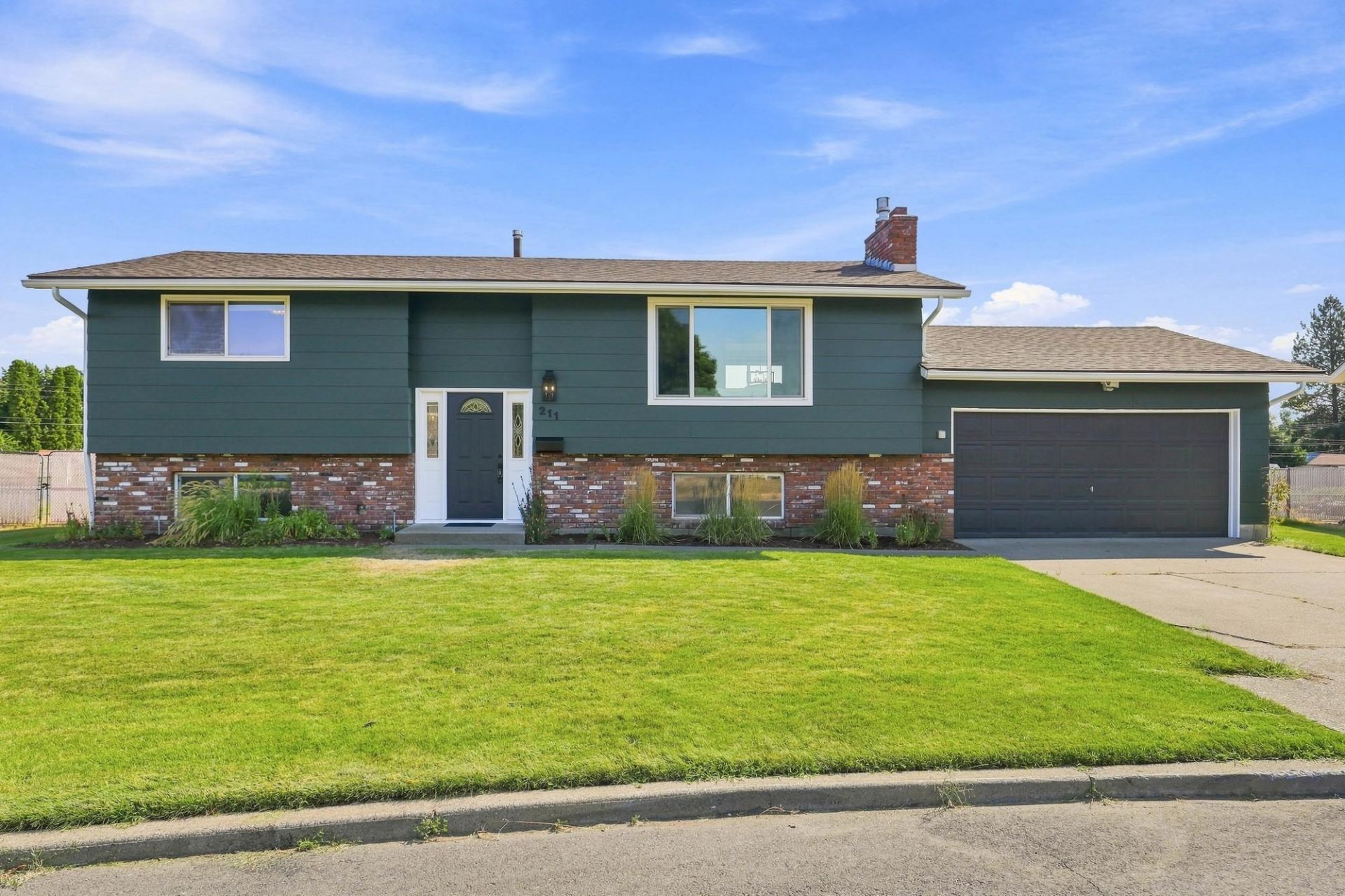 211 E Astor Dr primary photo