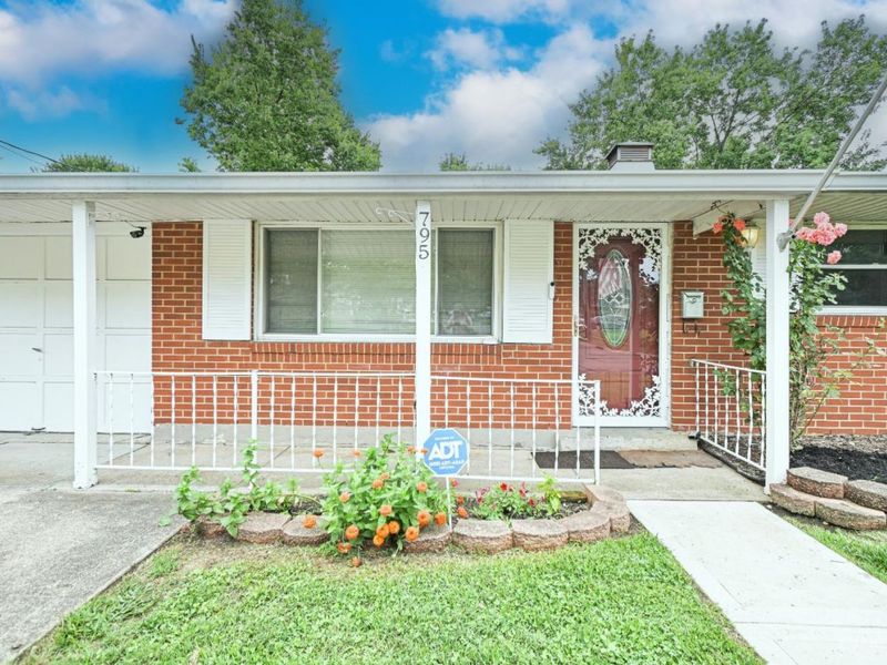 795 Castro Lane, Cincinnati, OH 45246 Photo 2