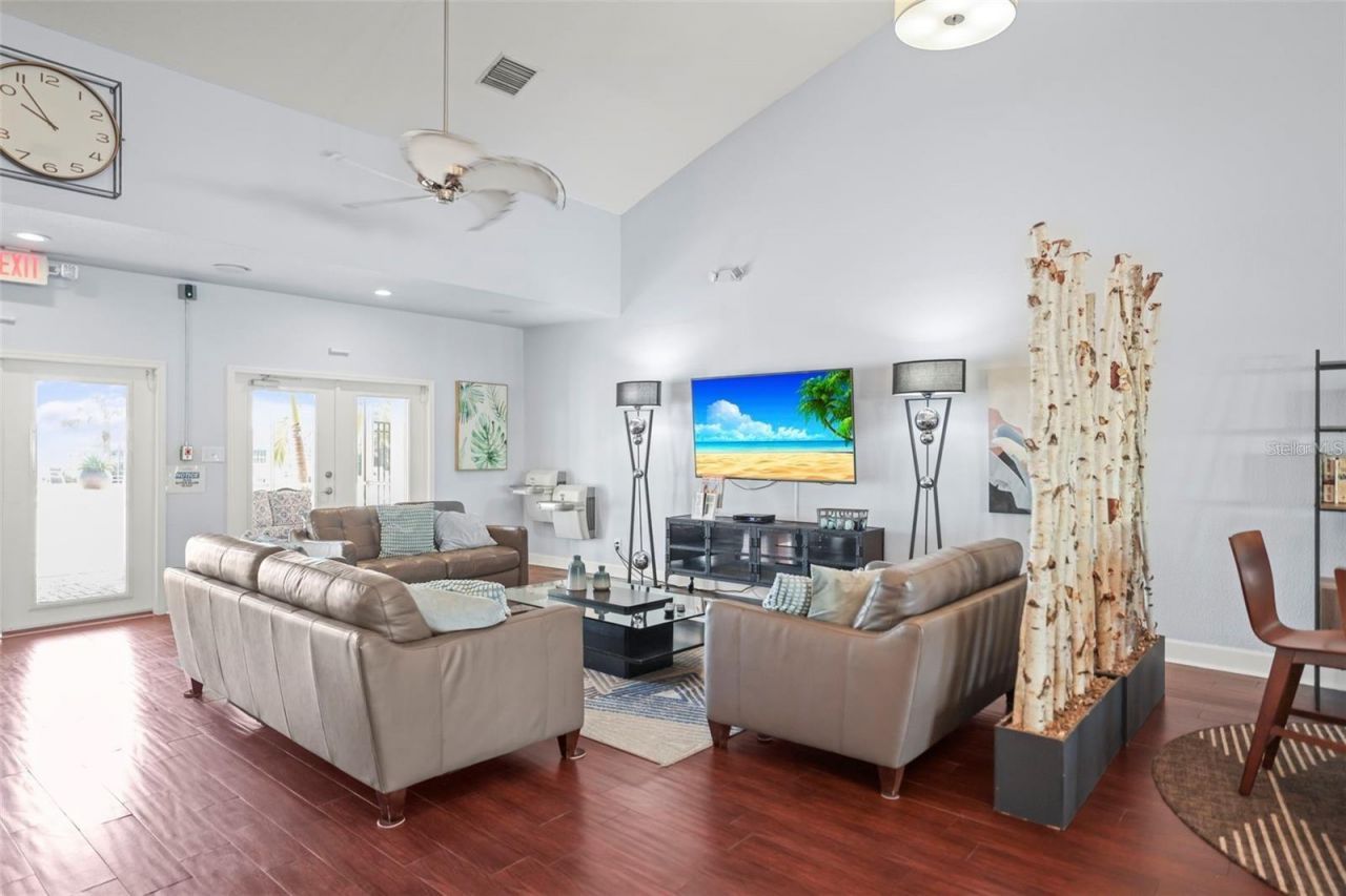 118 Pompano Drive Se, Unit B, Saint Petersburg, FL 33705 Photo