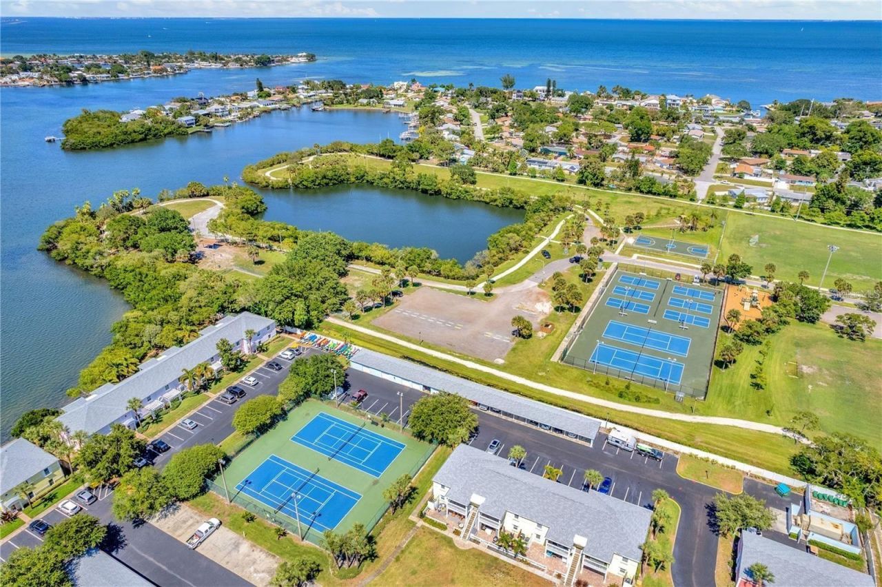 118 Pompano Drive Se, Unit B, Saint Petersburg, FL 33705 Photo