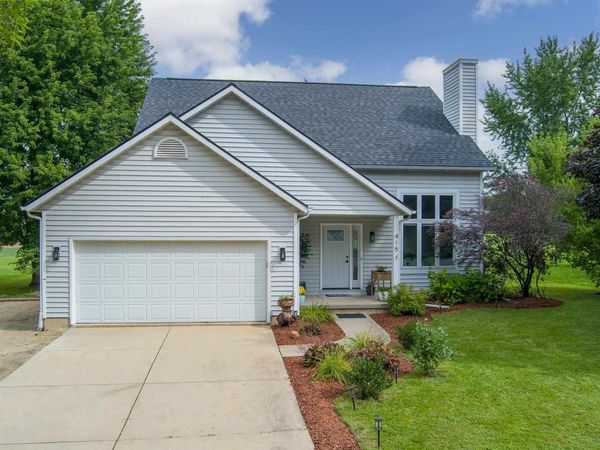415 W Clover Lane, Cottage Grove, WI 53527