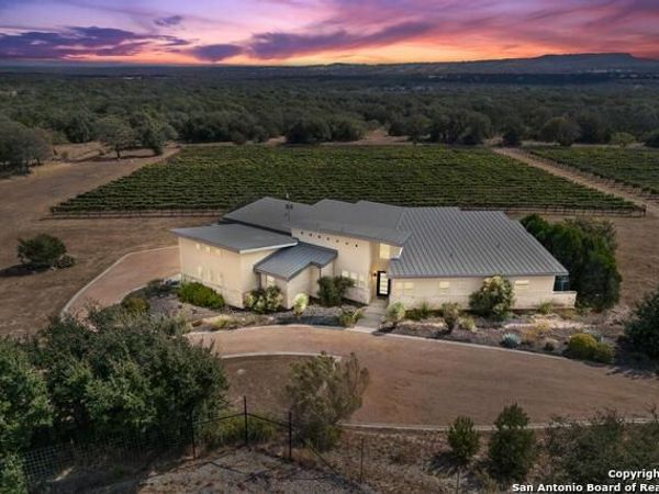 1758 Lincoln Smith Road RD, Round Mountain, TX 78663