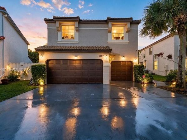 15887 NW 11th St, Pembroke Pines, FL 33028