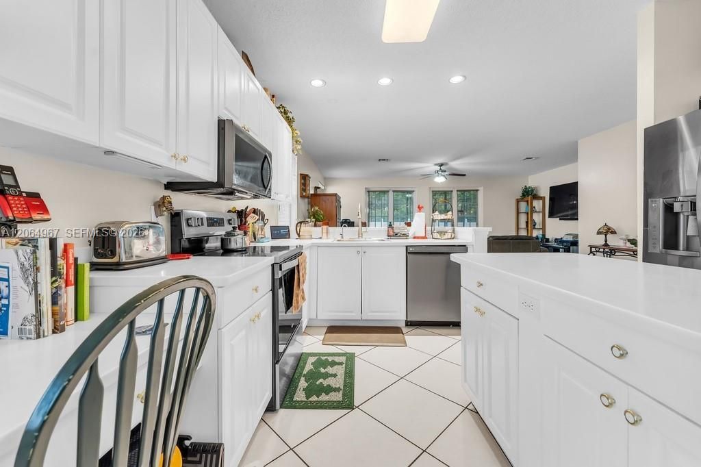 15887 NW 11th St, Pembroke Pines, FL 33028 Photo