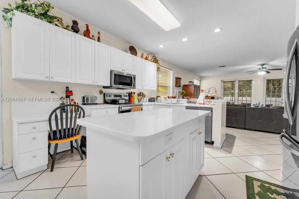 15887 NW 11th St, Pembroke Pines, FL 33028 Photo