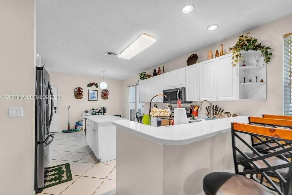 15887 NW 11th St, Pembroke Pines, FL 33028 Photo