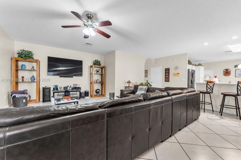 15887 NW 11th St, Pembroke Pines, FL 33028 Photo