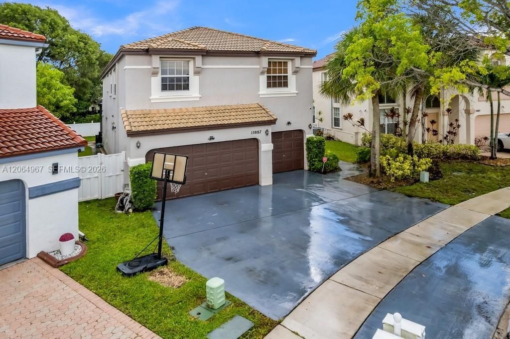 15887 NW 11th St, Pembroke Pines, FL 33028 Photo