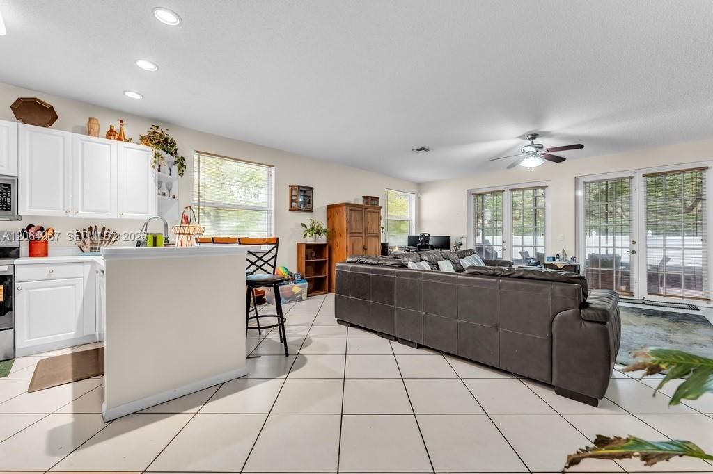 15887 NW 11th St, Pembroke Pines, FL 33028 Photo