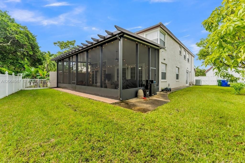 15887 NW 11th St, Pembroke Pines, FL 33028 Photo
