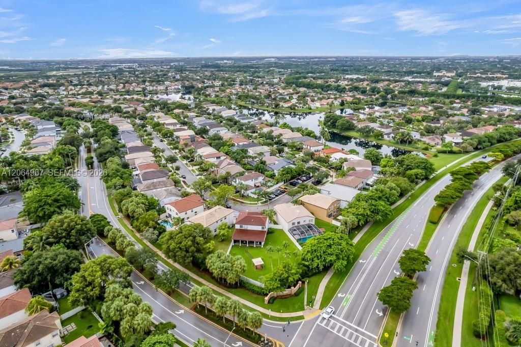 15887 NW 11th St, Pembroke Pines, FL 33028 Photo
