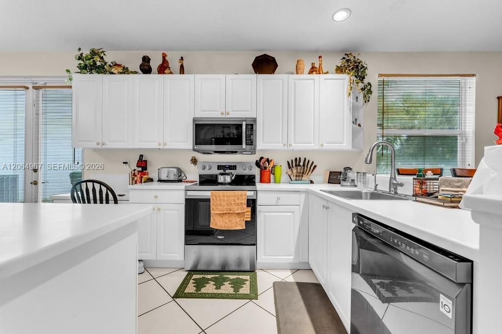 15887 NW 11th St, Pembroke Pines, FL 33028 Photo