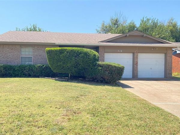 716 NW 17th Street, Moore, OK 73160