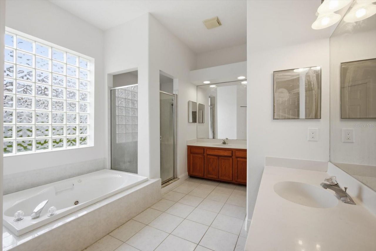 14902 Devonshire Woods Place, Tampa, FL 33624 Photo