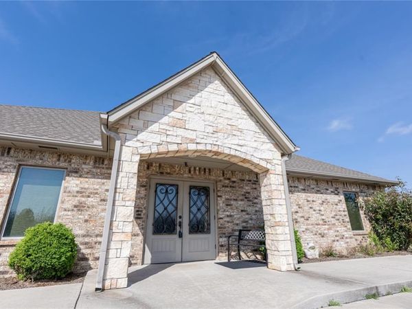 1917 Commerce Street, Choctaw, OK 73020