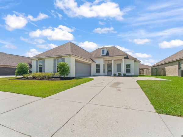 837 Lakehaven Dr, Gonzales, LA 70737