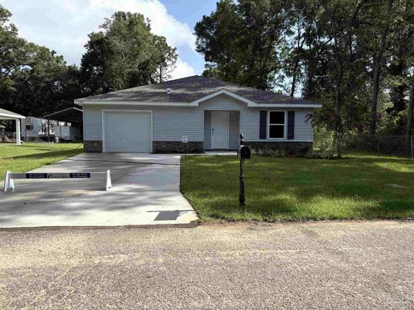 5709 Meadow Rd, Milton, FL 32583