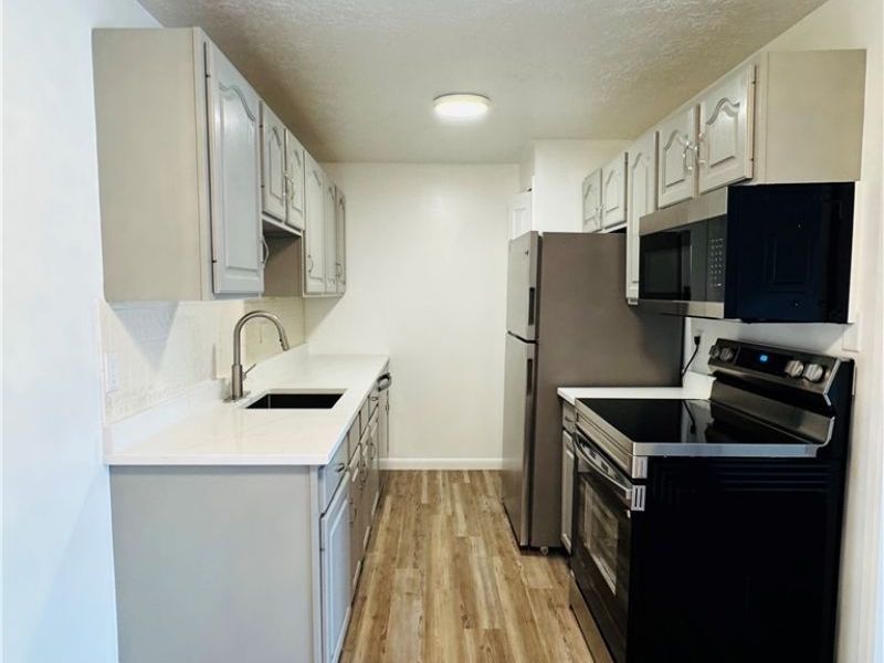 9911 Sunrise Boulevard, Unit Q10, North Royalton, OH 44133 Photo 2