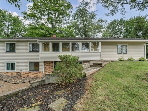 191 Hedgecliff Drive , Aurora, OH 44202