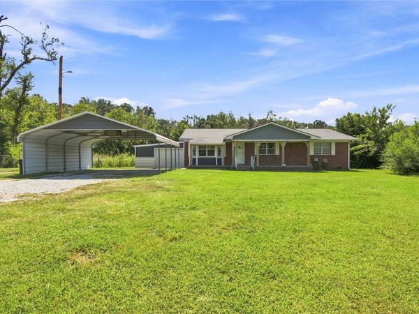 2424 N State Highway 82 Highway , Salina, OK 74365