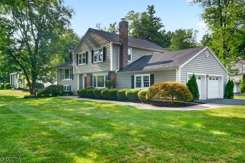 4 Fox Chase Ln, Morris, NJ 07960 Main Photo