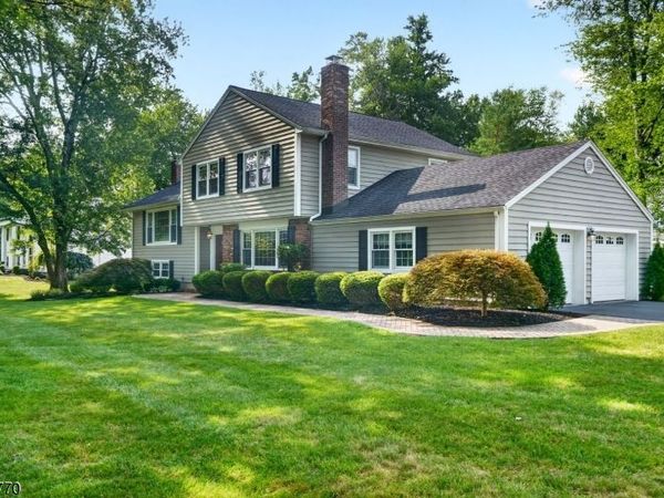 4 Fox Chase Ln, Morris, NJ 07960