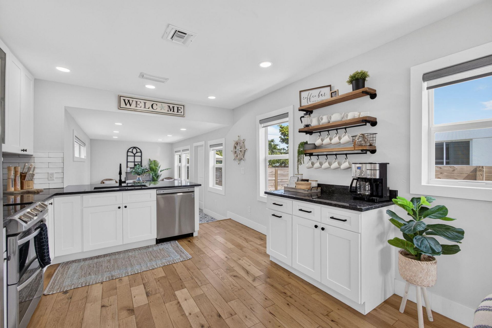 1305 N Palmway, Lake Worth Beach, FL 33460 Photo