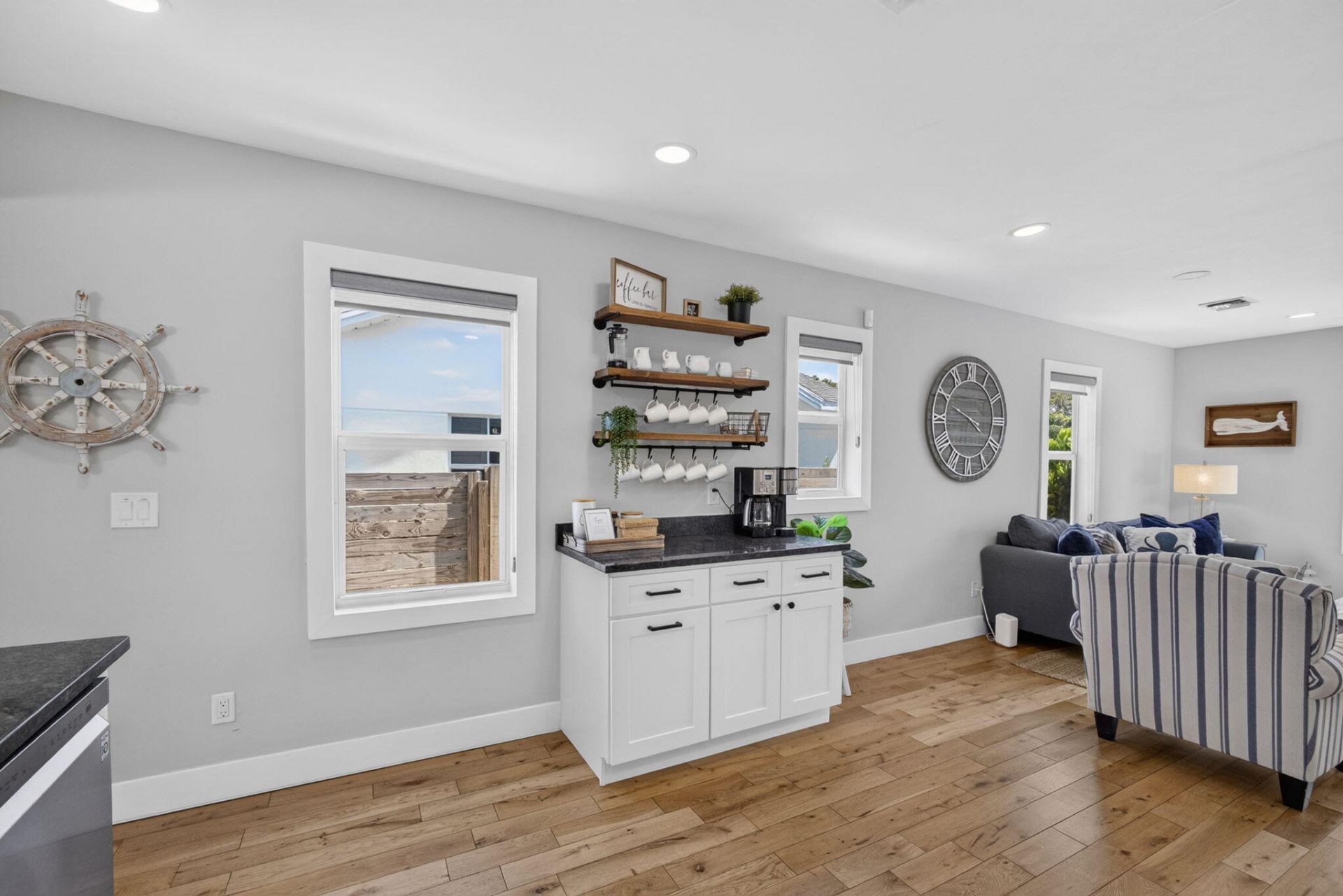 1305 N Palmway, Lake Worth Beach, FL 33460 Photo