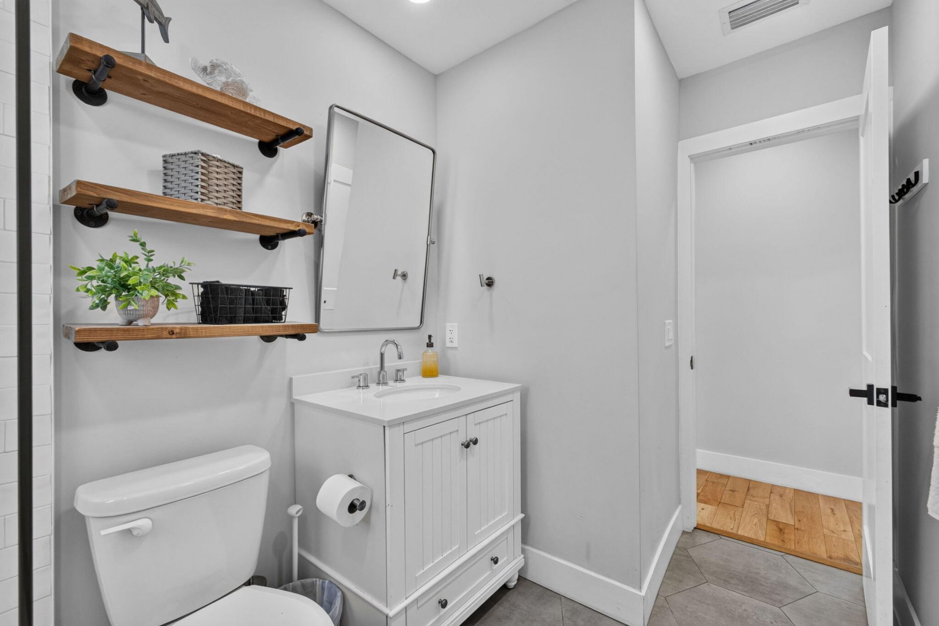 1305 N Palmway, Lake Worth Beach, FL 33460 Photo